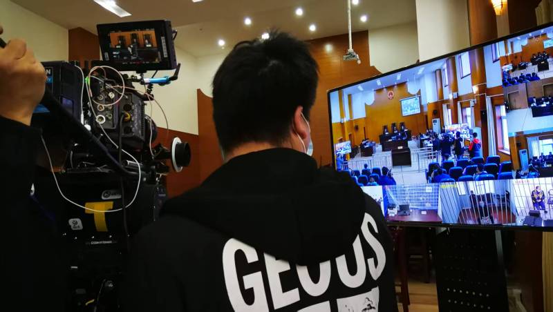 AI生成VS人工创意——昆都仑区广告片拍摄公司的技术浪漫主义实践